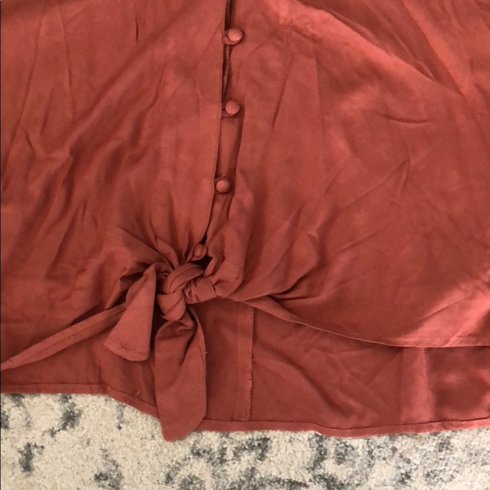 Tops - Picture 3 of 5